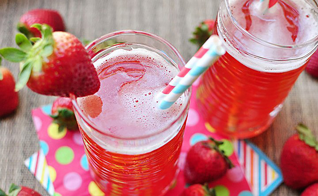 طرز تهیه‌ی شربت توت فرنگی