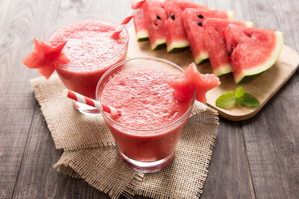 طرز تهیه‌ی 3 نوشیدنی خنک تابستانی، طرز تهیه‌ی لیموناد هندوانه